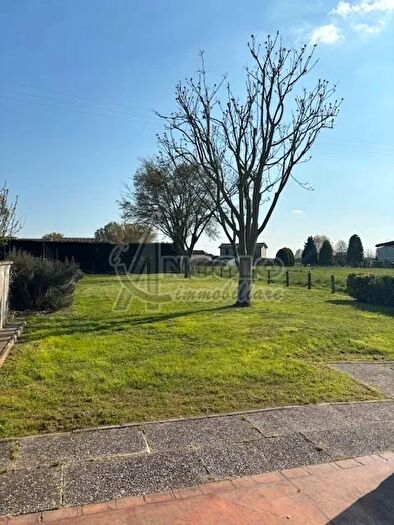 Casa con 6 locali in vendita in Pincara