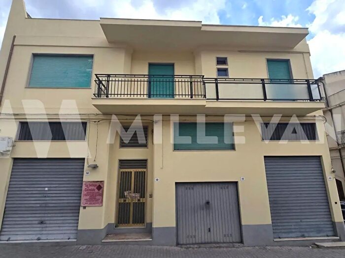 Appartamento con 5 locali in vendita in Via Nino Bixio, Scicli