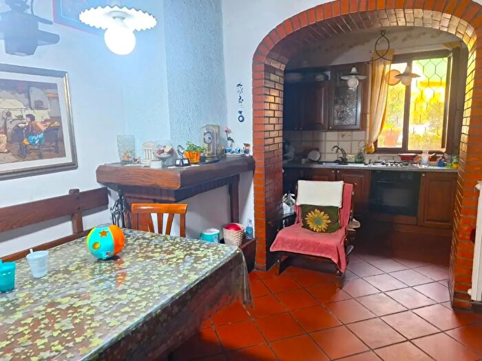 Casa con 10 locali in vendita in Capannori