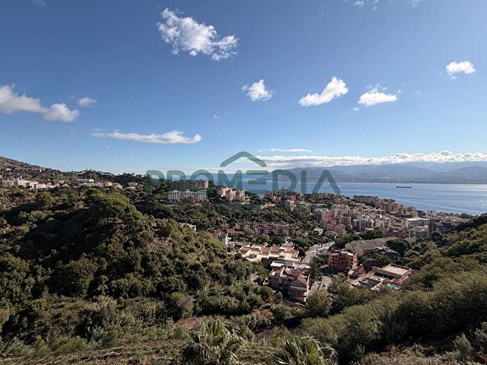 Appartamento quadrilocale in vendita in Via Salita Tremonti, Giostra, Messina