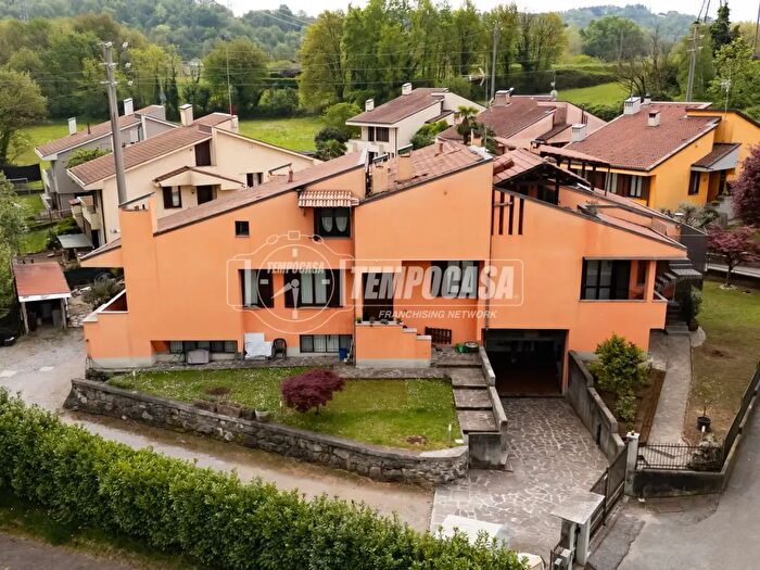 Appartamento quadrilocale in vendita in Via del Poggio B, Barzago