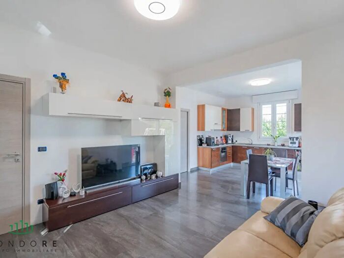 Casa con 6 locali in vendita in Bologna