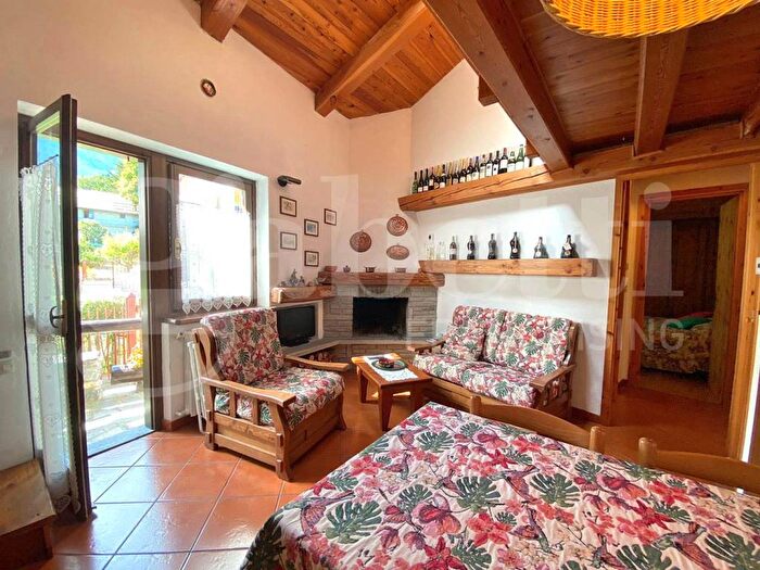 Appartamento trilocale in affitto in via La Rho, Centro, Bardonecchia