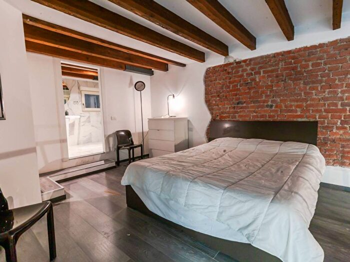 Appartamento bilocale in affitto in Via Ugo Bassi, Isola, Milano