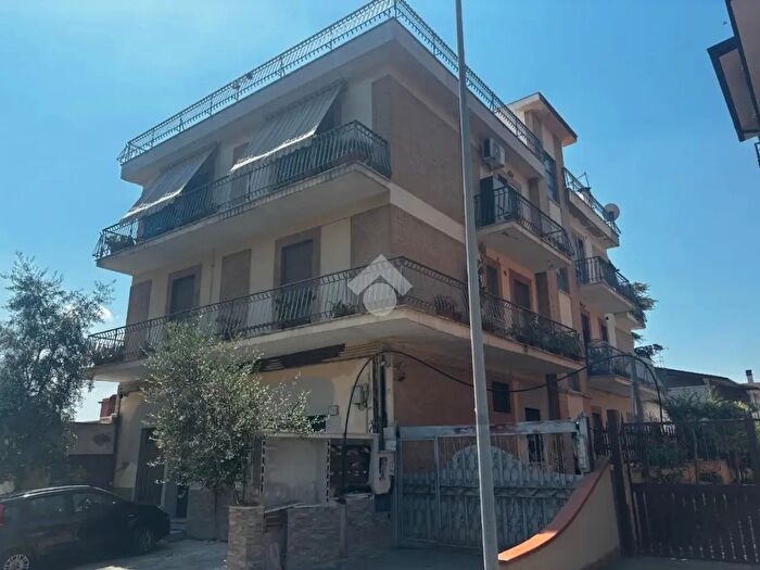 Appartamento trilocale in affitto in Via Francesco di Benedetto, Roma