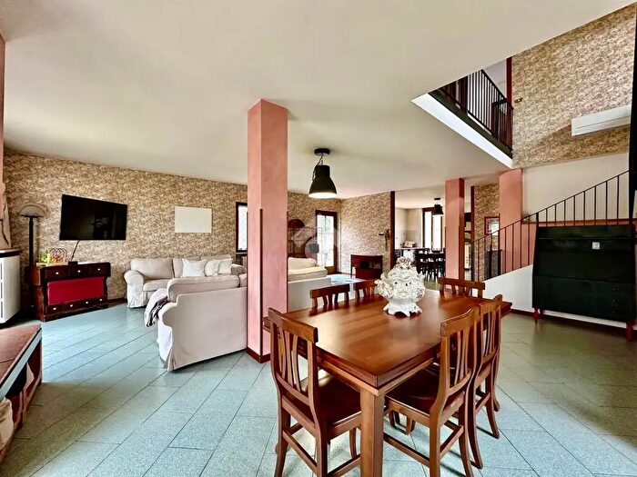 Casa con 5 locali in vendita in Via Dora Baltea, Sona