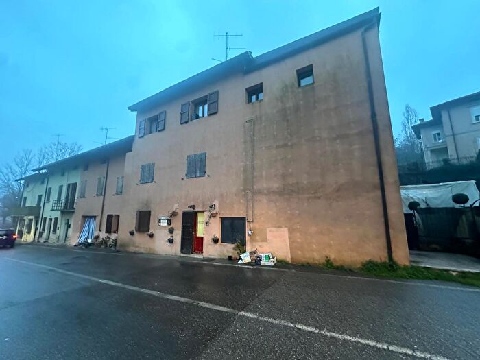 Appartamento con 5 locali in vendita in Roe Volciano