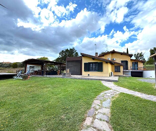 Casa con 5 locali in vendita in Castellina Marittima