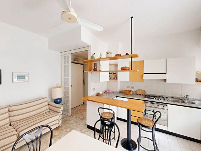 Appartamento bilocale in vendita in Via Piemonte, Finale Ligure