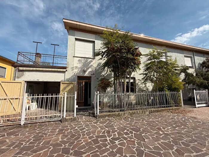 Casa quadrilocale in vendita in Poggio Rusco