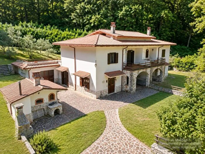 Casa con 6 locali in vendita in Via Quinzia, Poggio San Lorenzo