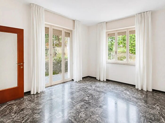 Appartamento quadrilocale in vendita in Via Costaguta, Rapallo