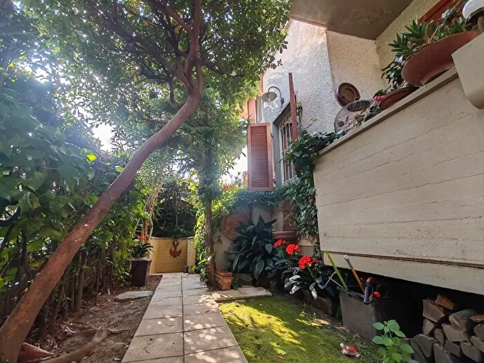 Casa con 5 locali in vendita in Massa