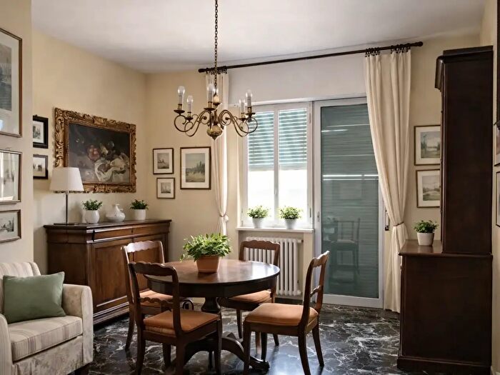 Appartamento con 5 locali in vendita in Viale Vittorio Emanuele II, Siena