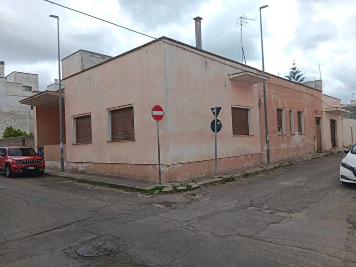 Appartamento con 5 locali in vendita in Via Fratelli Bandiera Copertino, Copertino