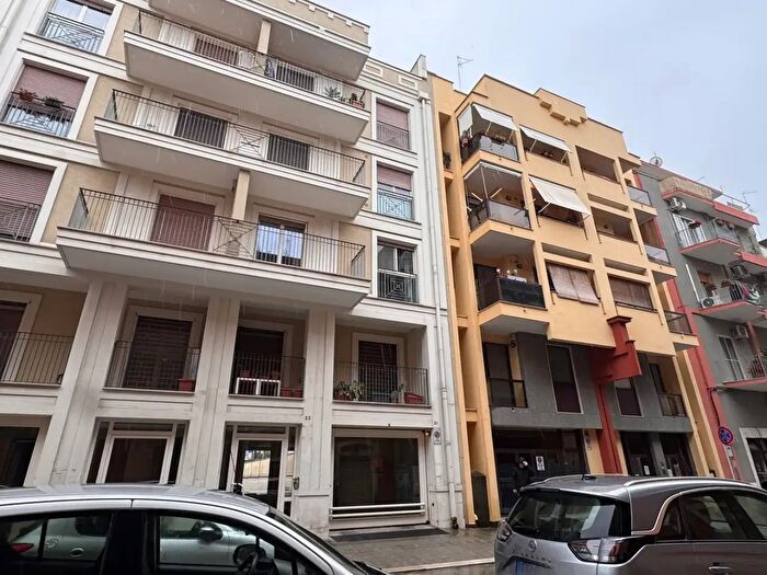 Appartamento trilocale in vendita in Via Cattaro, Bari