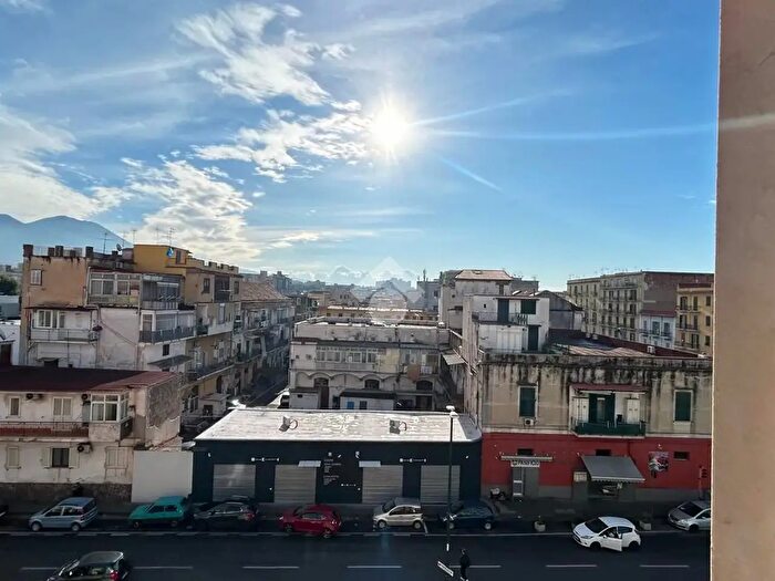 Appartamento quadrilocale in vendita in Via Argine, Napoli