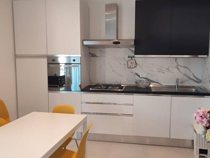 Appartamento trilocale in affitto in Via Giosuè Carducci, Lido di Camaiore, Camaiore