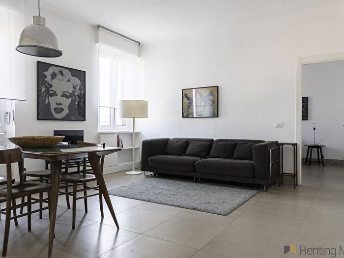 Appartamento trilocale in affitto in Via Valtellina, Isola, Milano