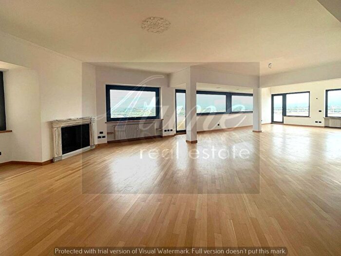 Casa con 6 locali in affitto in Piazza Stefano Jacini, Vigna Clara Vigna Stelluti, Roma