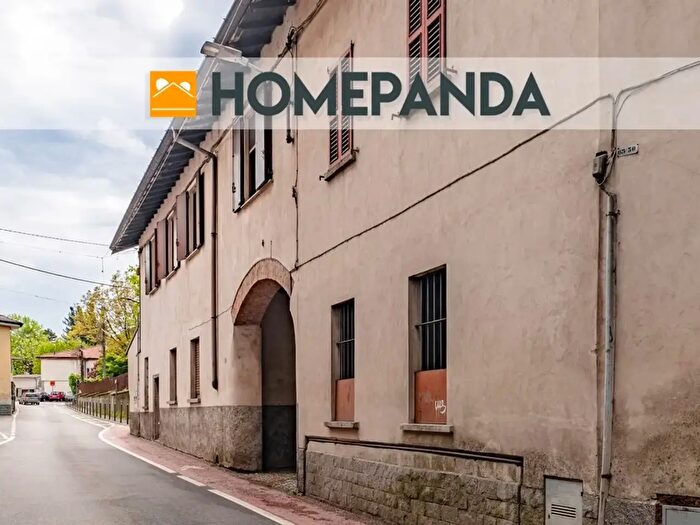 Appartamento quadrilocale in vendita in Via Roma, Travedona Monate