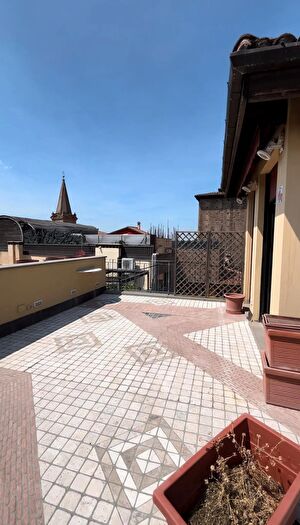 Appartamento trilocale in affitto in Via Farini, Bologna