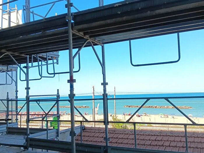 Appartamento quadrilocale in vendita in Via Colombo, Civitanova Marche