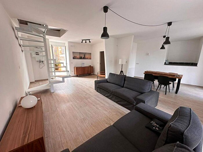 Appartamento trilocale in affitto in Via delle Ferriere, San Leucio Briano, Caserta