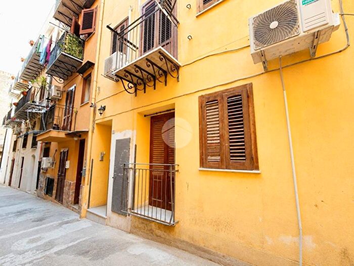 Appartamento monolocale in affitto in Via dei Seggettieri, Tribunale, Palermo