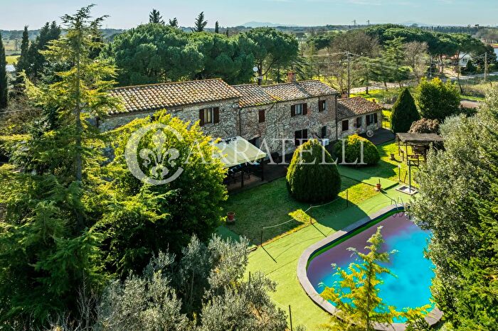 Casa con 13 locali in vendita in Via Cavour Castiglione del Lago, Castiglione Del Lago