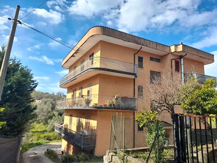 Appartamento trilocale in vendita in Via Rizzo, Centola