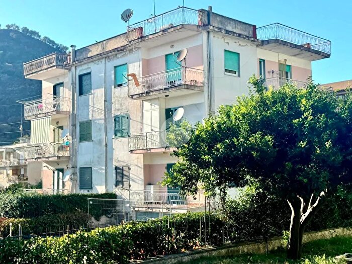 Appartamento quadrilocale in vendita in Via Vecchia Campana, Pozzuoli