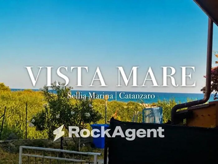 Appartamento trilocale in vendita in Via delle Dalie, Sellia Marina