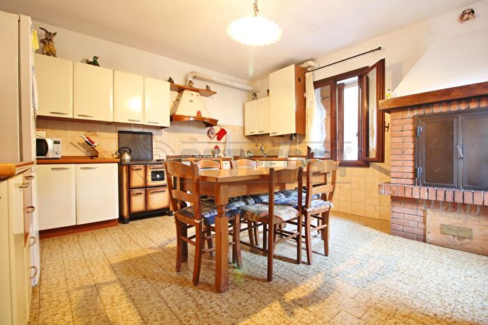 Casa con 6 locali in vendita in Via Sani, Gambellara