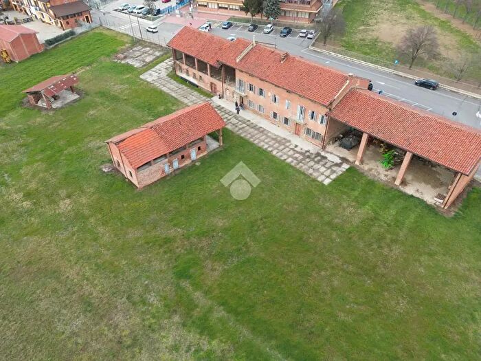 Casa con 10 locali in vendita in Via San Giovanni, Riva Presso Chieri