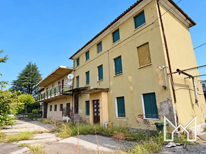 Casa in vendita in Rosa'