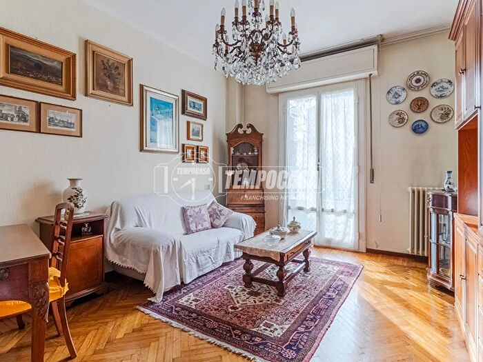 Appartamento trilocale in vendita in Viale Molise a, Milano