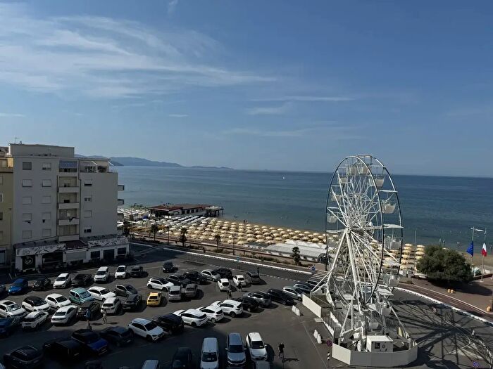 Appartamento quadrilocale in vendita in Via Fratti, Follonica