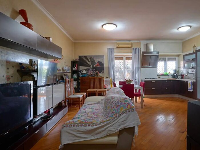 Appartamento trilocale in vendita in Via dei Salici, Roma