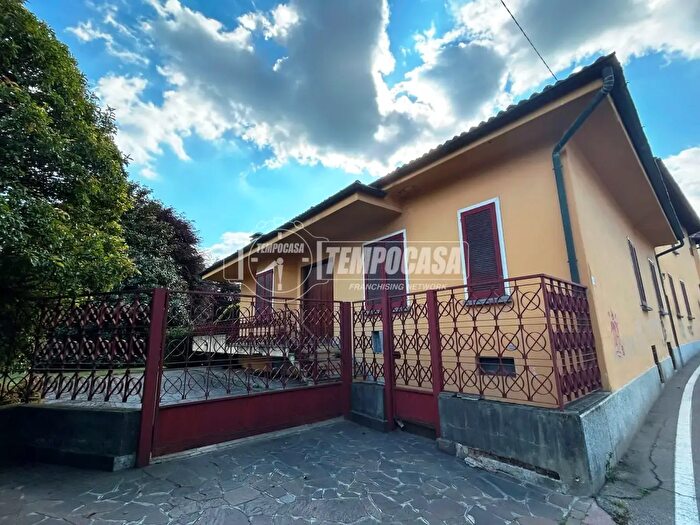 Casa con 5 locali in vendita in Figino Serenza