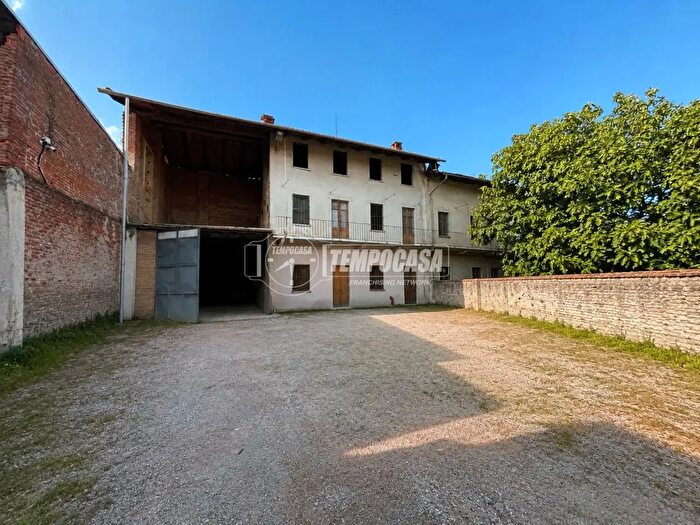 Casa con 6 locali in vendita in Via Perino Mazzè, Mazze'