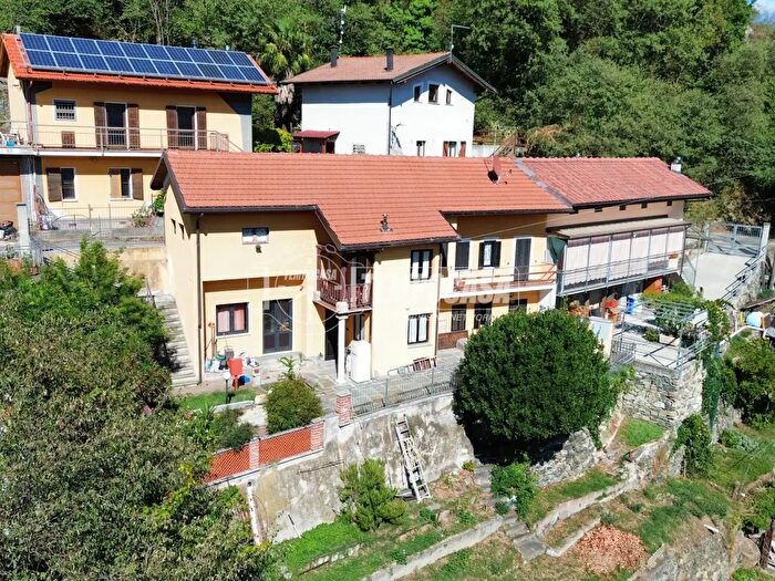Casa quadrilocale in vendita in Via Generale Armando Pezzana, Condove