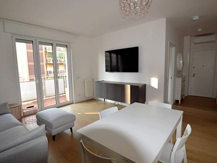 Appartamento trilocale in affitto in Via Alcuino, Sempione, Milano