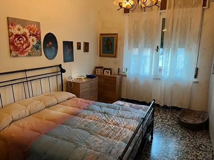 Casa con 5 locali in vendita in Pontedera