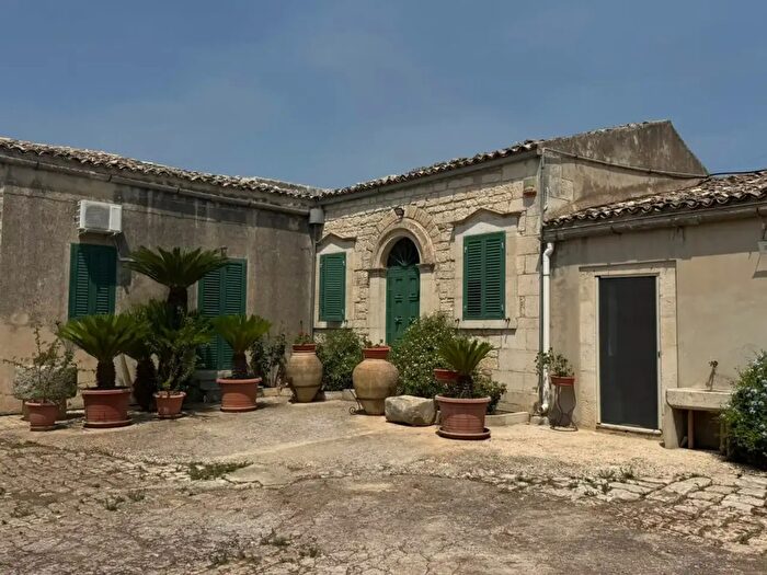 Appartamento trilocale in affitto in Cda Bosco Pozzo Cassero, Modica