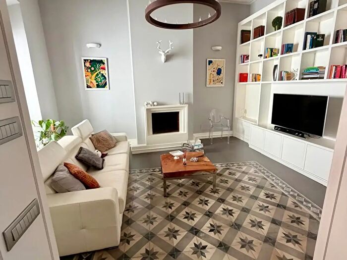 Casa con 8 locali in vendita in Via Carraro, Castellaneta