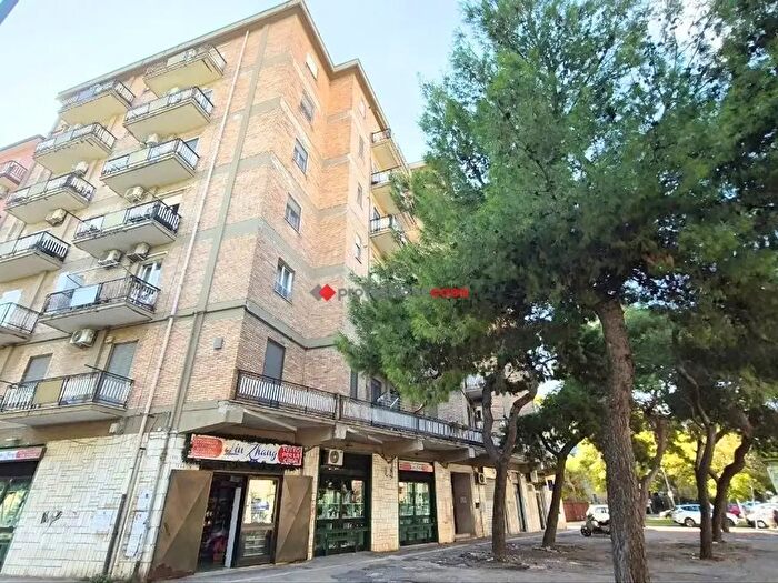 Appartamento trilocale in vendita in Via Silvio Pellico, Foggia