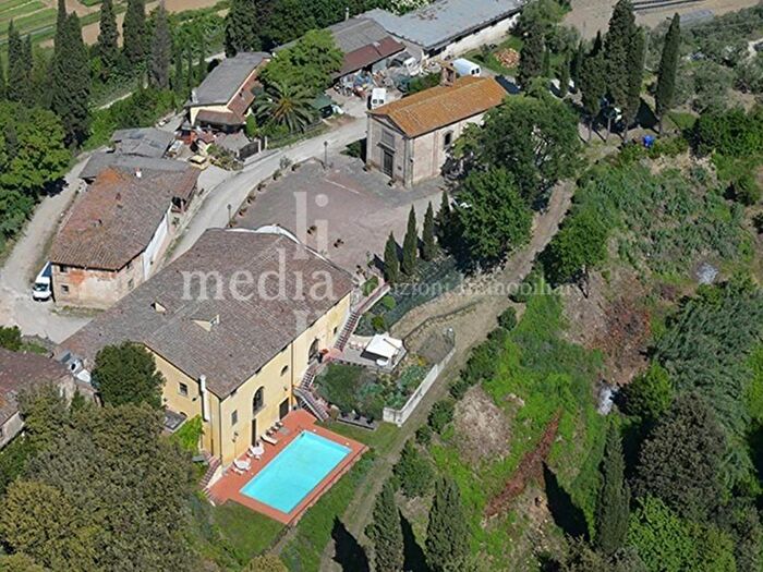 Casa con 20 locali in vendita in San Miniato