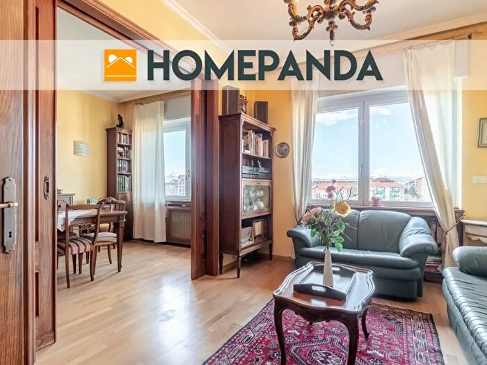 Appartamento con 5 locali in vendita in Via Domenico Cimarosa, Torino