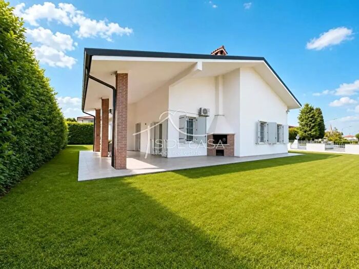 Casa quadrilocale in vendita in Curtatone